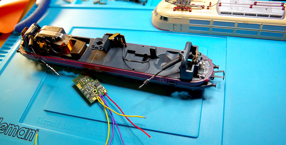 Umbau E103 - Lok und Modul vor Einbau